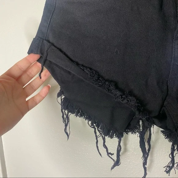 NWT Princess Polly Eddie Black High Waisted Distressed Shorts Size 2 - Picture 5 of 10